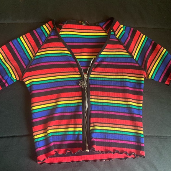 Delia’s sweet chic zip up crop top - Picture 1 of 1